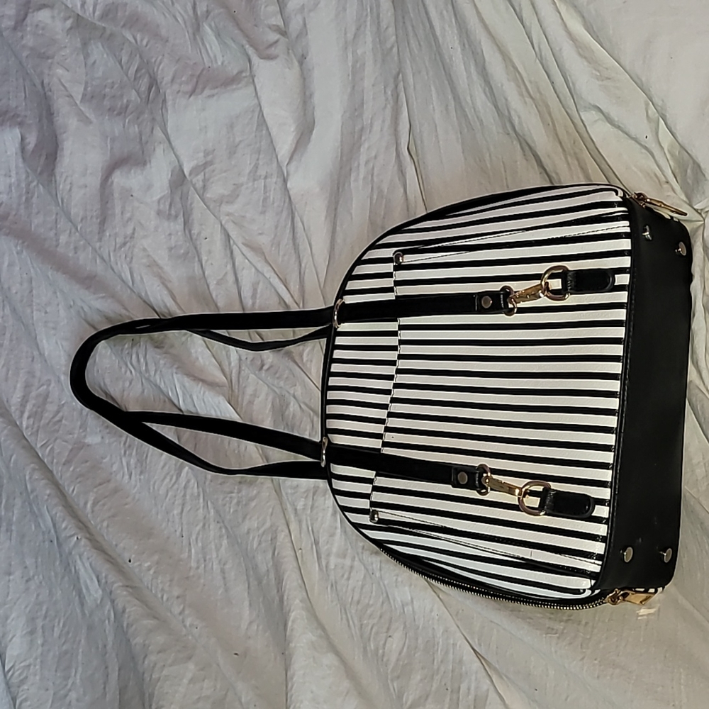 A over the shoulder bag /bagpack